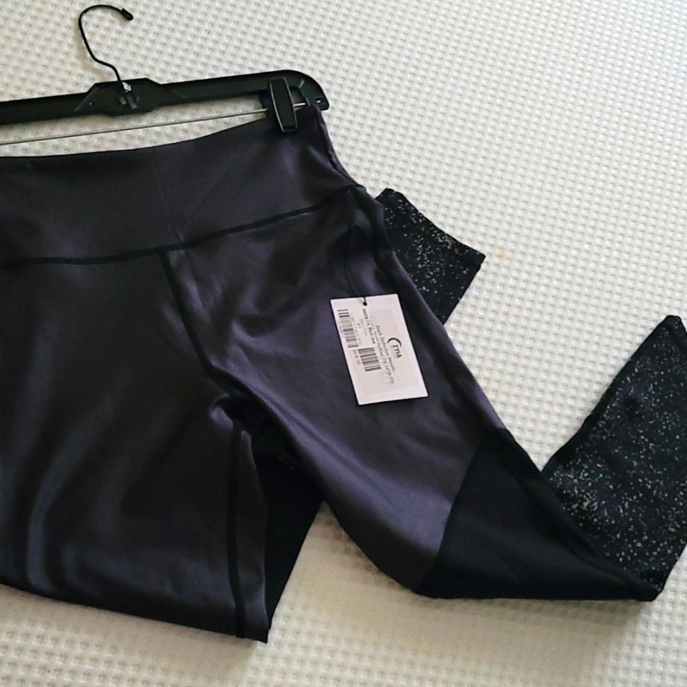 Zyia Black Reflective Metallic Light N Tight High-Rise leggings 7/8 length